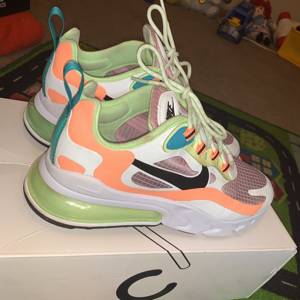 Women’s Air Max 270 React SE